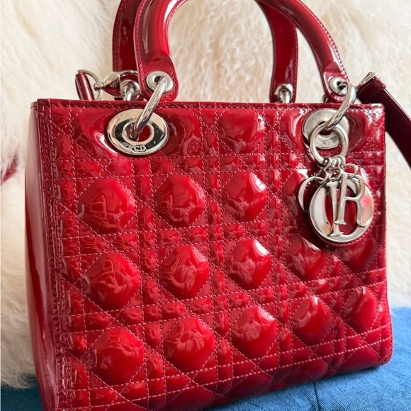 CHRISTIAN DIOR
Patent Cannage Medium Lady Dior Red - Picture 5 of 9
